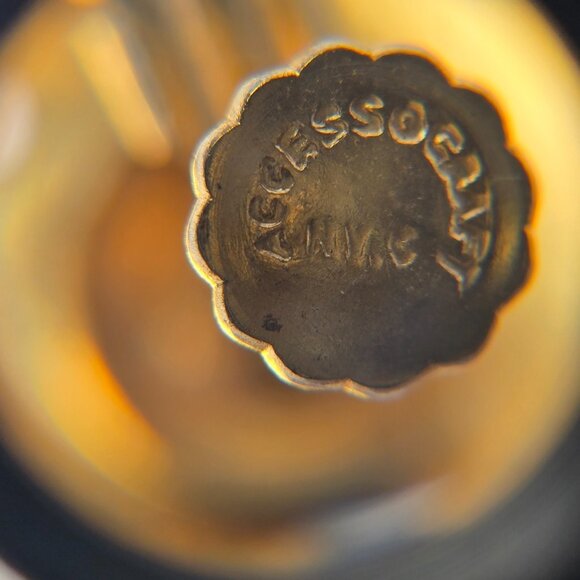 Vintage Accessocraft NYC Gold Tone Clover Shamrock Screwback Earring Single - Picture 7 of 9